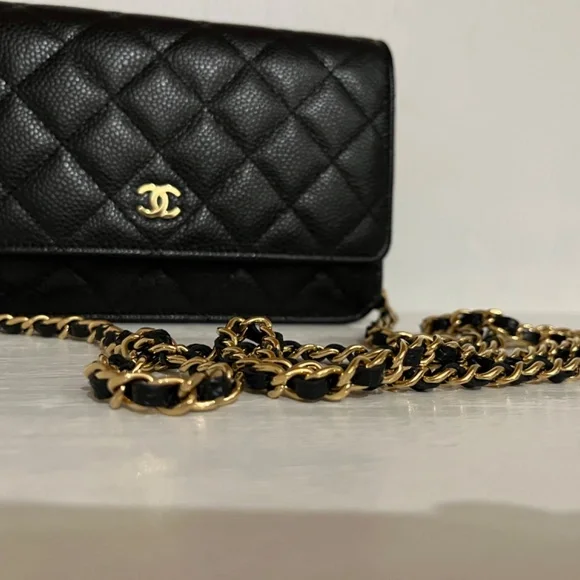 Chanel Classic Wallet On Chain (black caviar with gold hardware) // 2023 - Picture 2 of 10